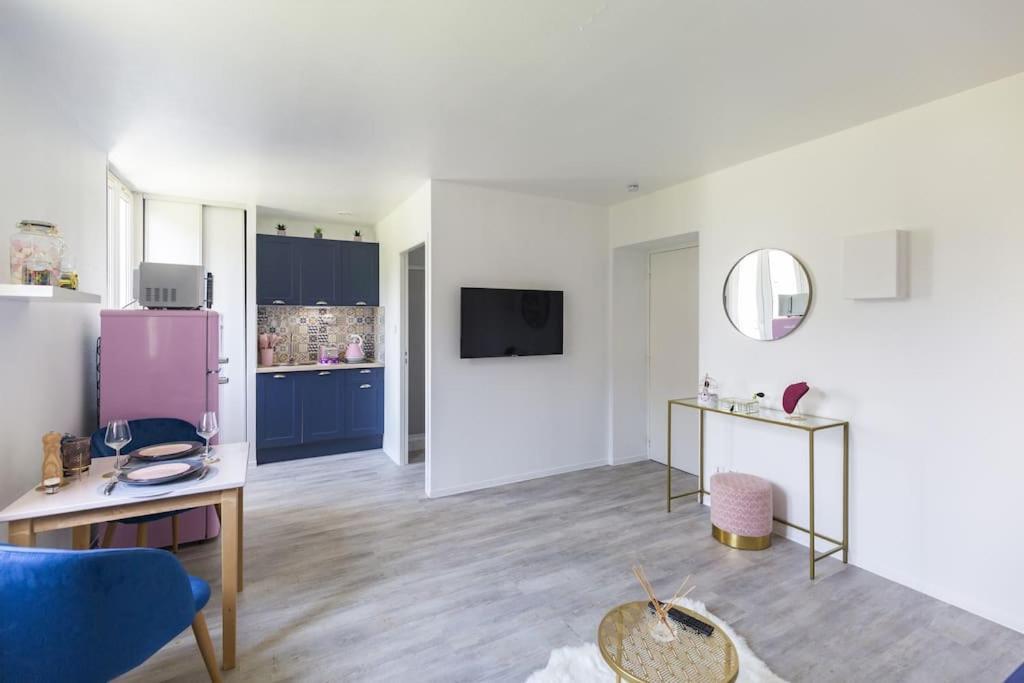 Le Glamour *studio *parking Prive* *wifi*calme* Apartment *